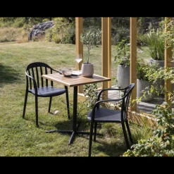 Hot ILVA Hydra Cafésæt med 1 bord træ + 2 stole sort