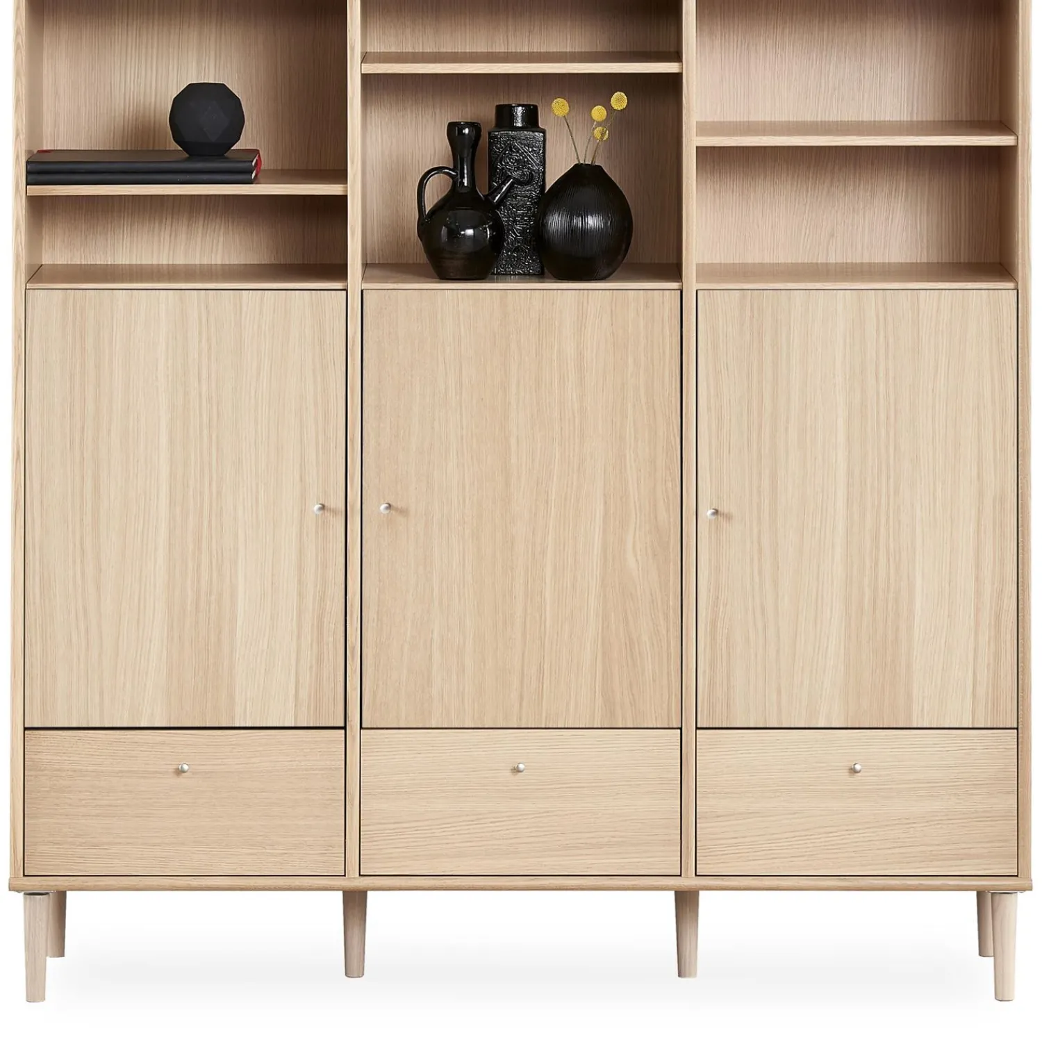 New ILVA Mistral Classic Skænk med 3 låger, 3 skuffer, 9 hylder + ben eg