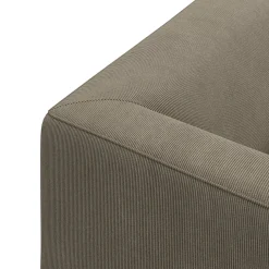 New ILVA Teron højrevendt sofa med pufafslutning